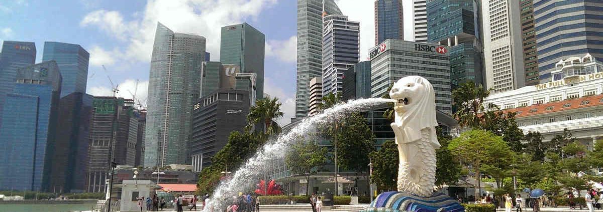 A picture of a fountain in the Basin Park in Singapore