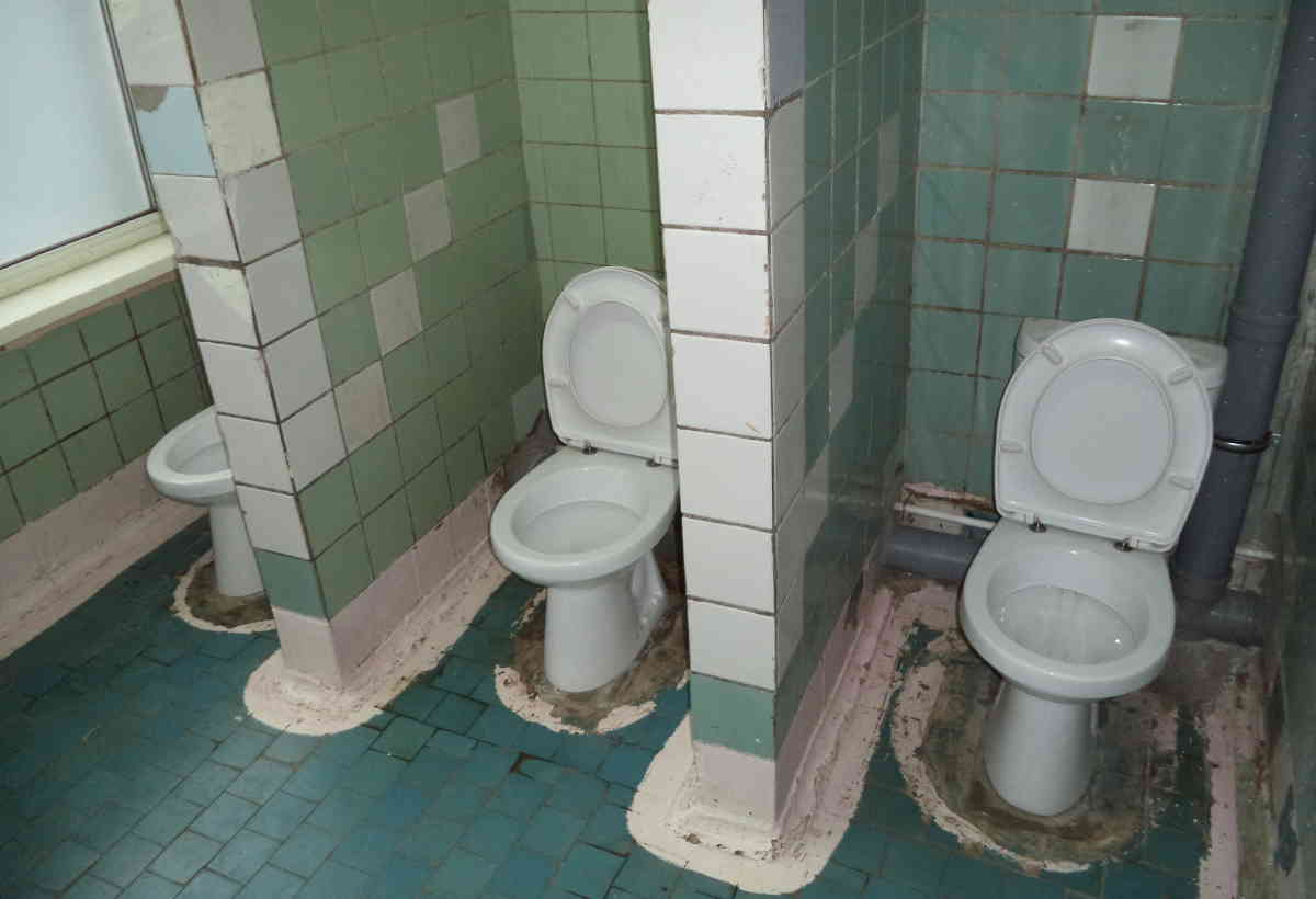 A picture of the bathrooms in a Russian public school